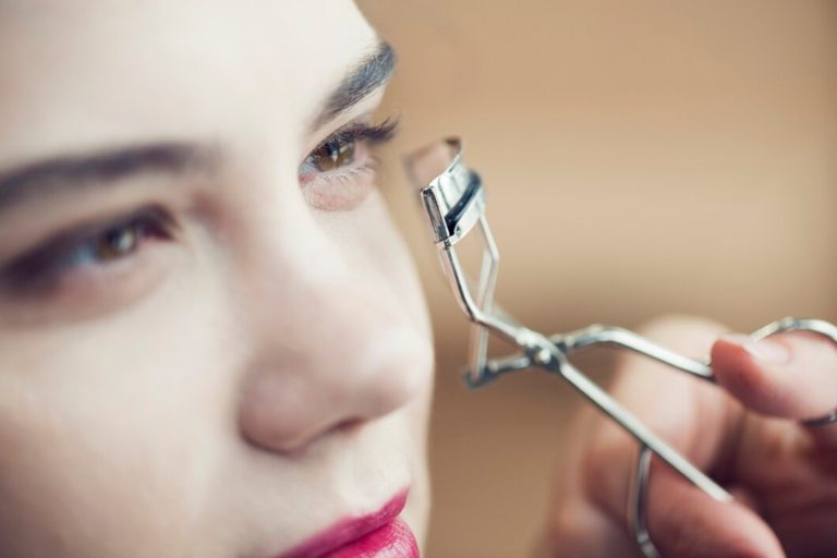 How to Look After and Clean Eyelash Extensions 