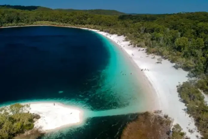 Travel to Fraser Island, Queensland, Australia: What to See and Where to Stay