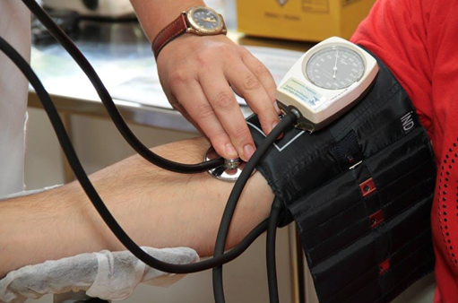 Seniors’ Guide to Spotting Blood Pressure-Related Eye Issues