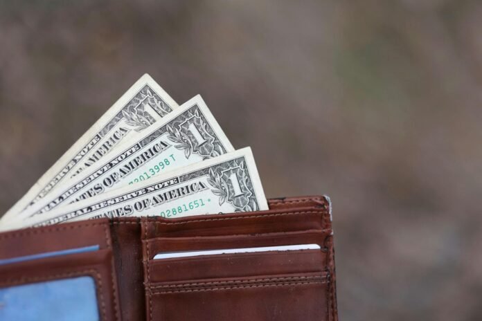 thenewword_2-18 How to Plan Your Holiday Spending Wisely