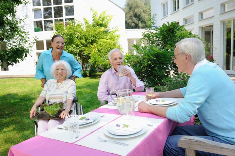Senior Living Simplified: How to Pick the Perfect Retirement Home